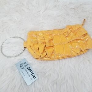 NWT. CHATEAU YELLOW WRISTLET. 